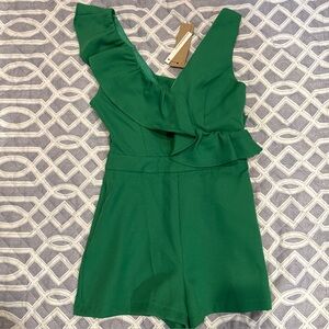 Do + Be women’s size small‎ Romper boutique green ruffle shoulder NWT